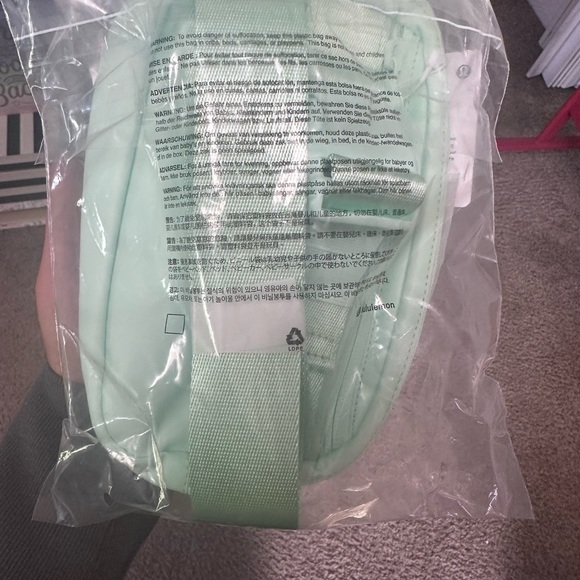 Sold out limited edition Mint moment lululemon belt bag - Picture 7 of 9